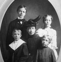 The-Leopold-children-with-mother-Clara.--From-upper-left-clockwise---Aldo,-Marie,-Frederick-and-Carl..jpg